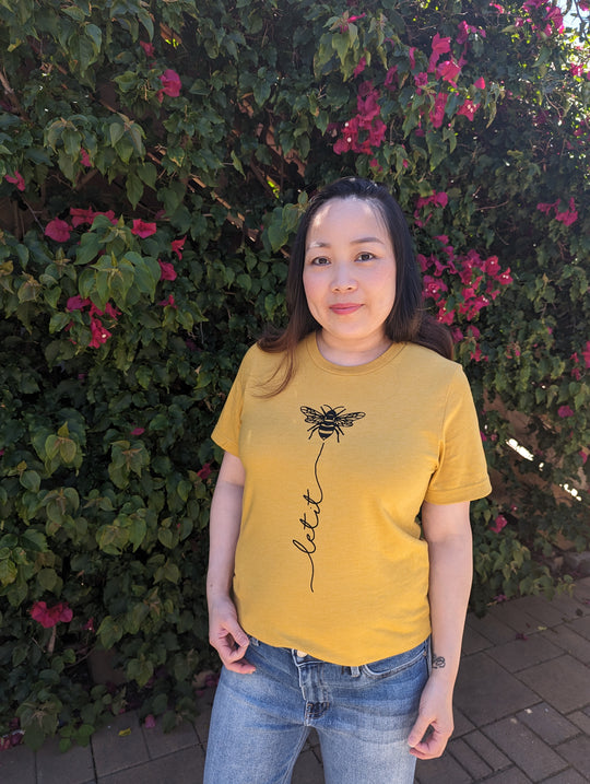 Graphic Tee Let it Bee in Mustard