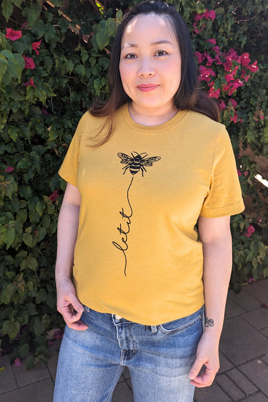 Graphic Tee Let it Bee in Mustard