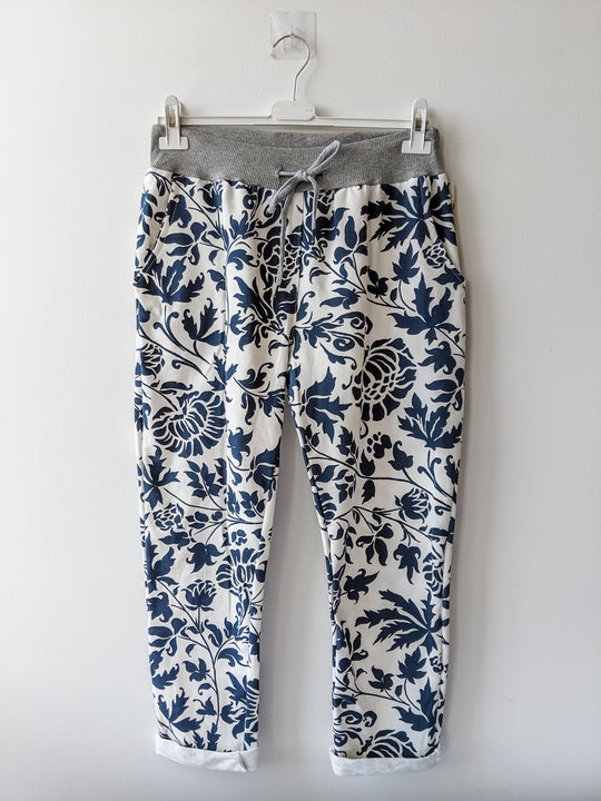 Crop Joggers Floral Print One Size Last ones!